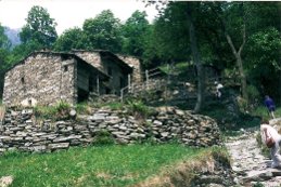 Häuser in den Waldensertälern (Piemont)